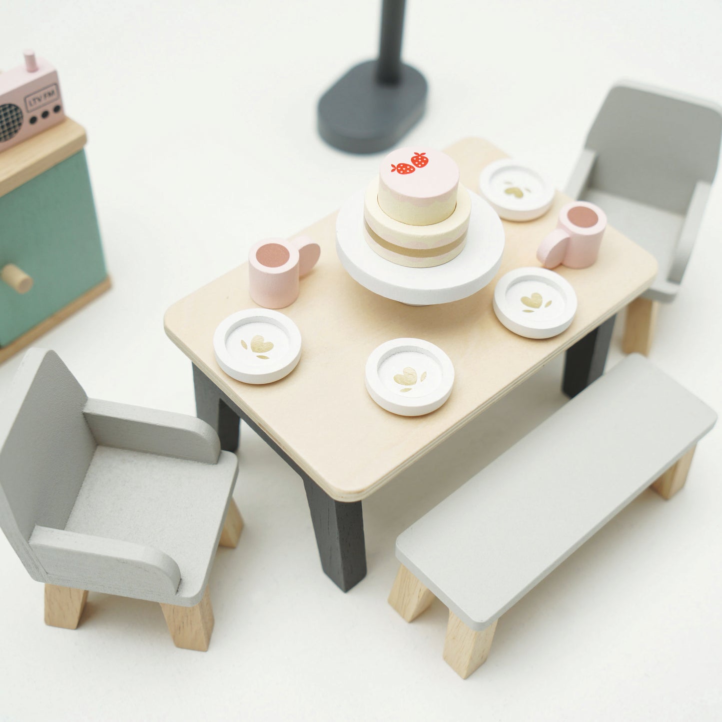 Le Toy Van Puppenhausmöbel - Daisylane Esszimmer (neues Design)