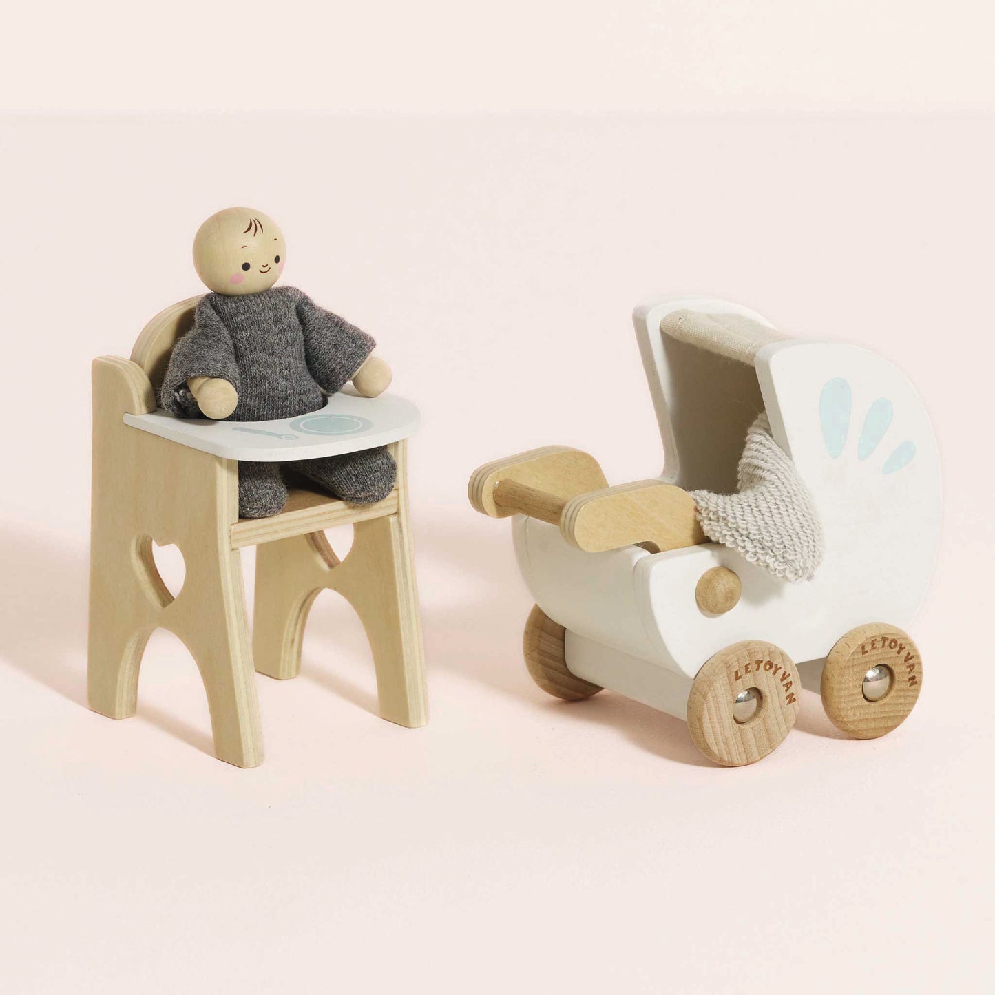 Le Toy Van Kleinkind mit Ausstattung für das Puppenhaus