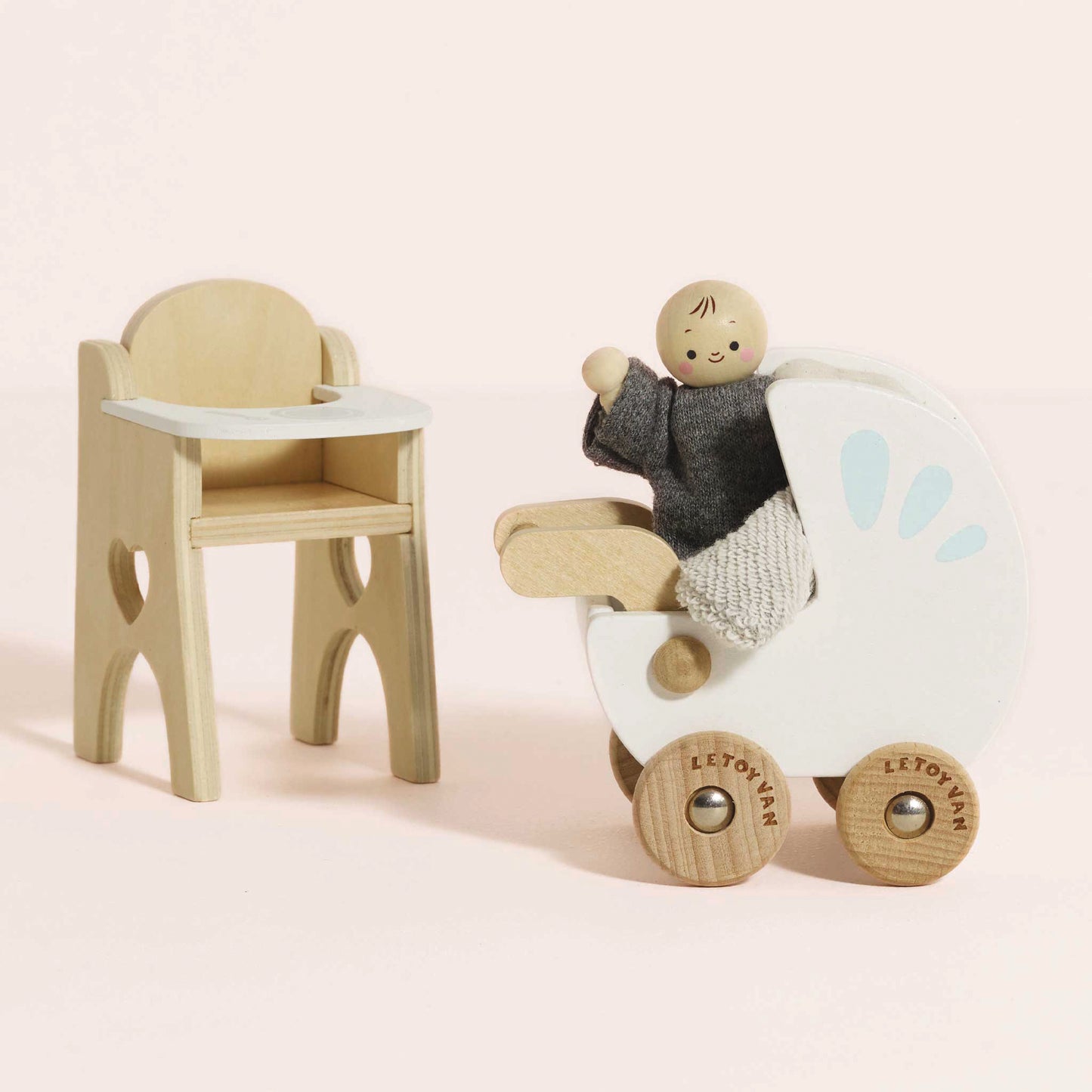 Le Toy Van Kleinkind mit Ausstattung für das Puppenhaus