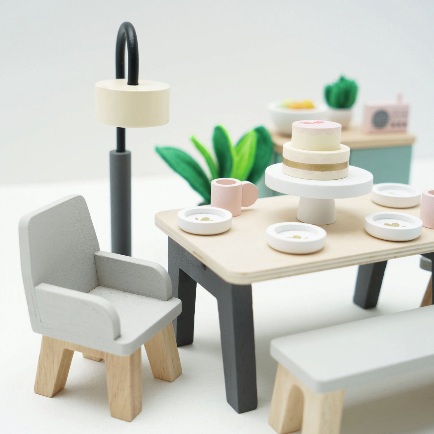 Le Toy Van Puppenhausmöbel - Daisylane Esszimmer (neues Design)